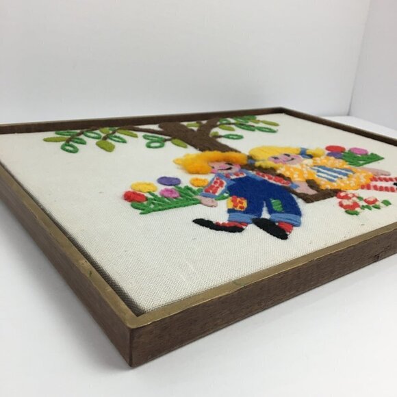 VINTAGE Waving Raggedy Ann & Andy Yarn Wall  Art - Picture 2 of 5